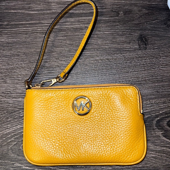 Micheal Kors small wallet clutch - Picture 1 of 3